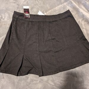 NWT black pleated denim‎ skirt